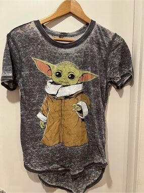 Grogu shirt with Short-Sleeve Graphic-Gray
